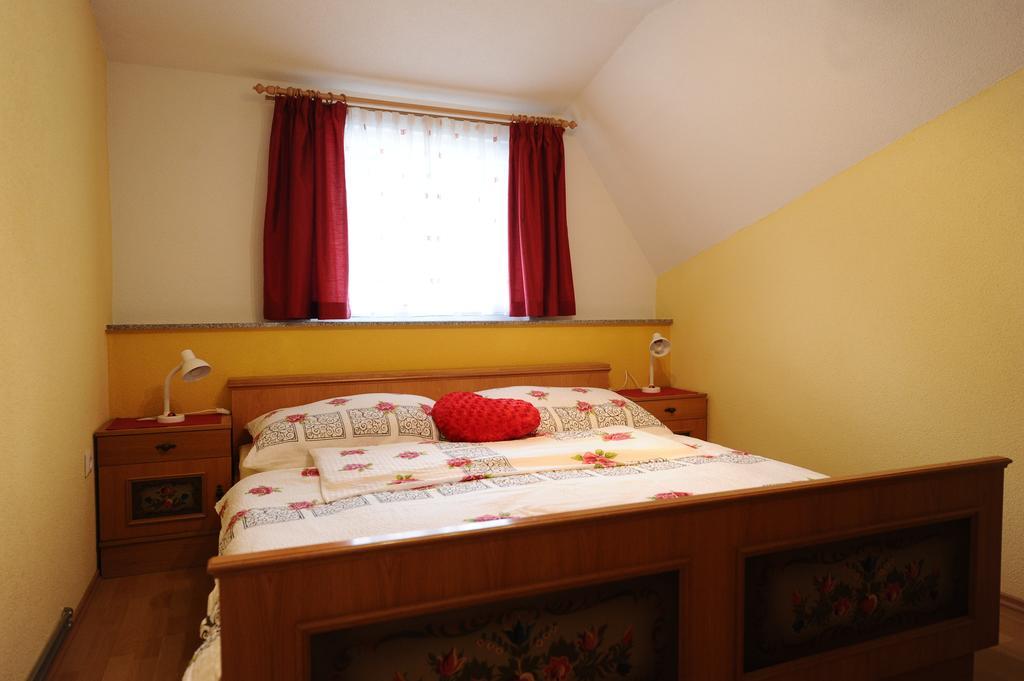 Fruehstueckspension Lach Acomodação com café da manhã Eberndorf Quarto foto