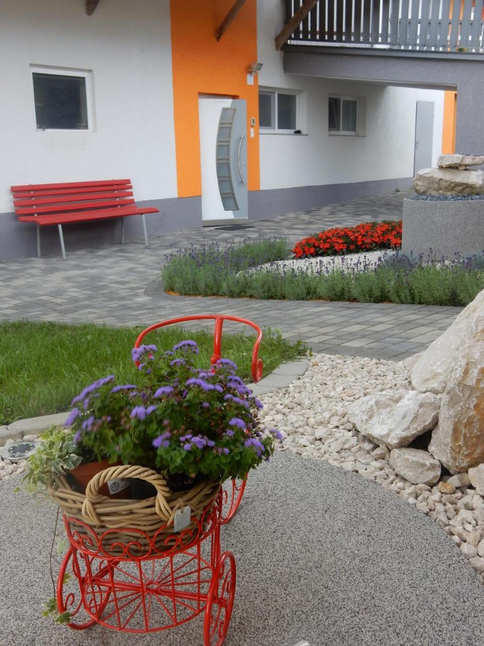Fruehstueckspension Lach Acomodação com café da manhã Eberndorf Exterior foto