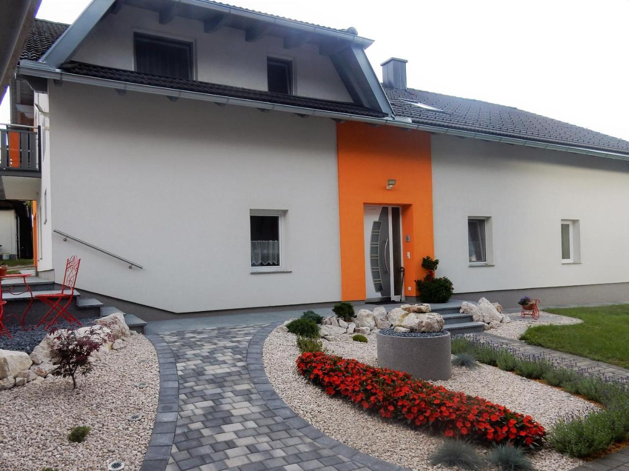 Fruehstueckspension Lach Acomodação com café da manhã Eberndorf Exterior foto